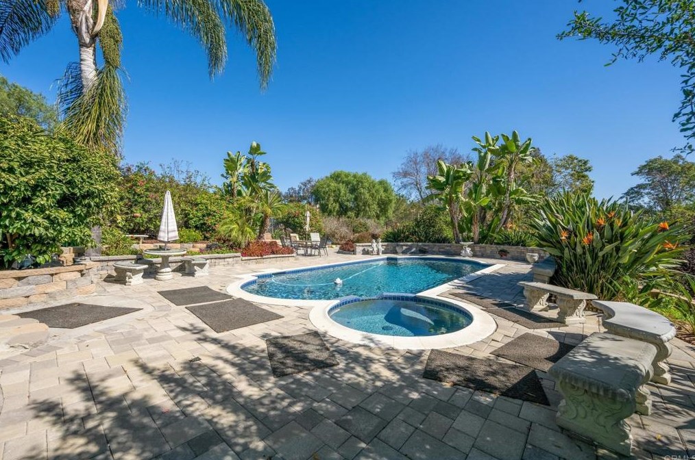 838 Plumosa Ave, Vista, CA 92081