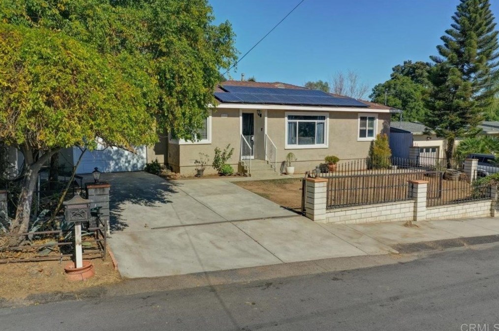 215 Almond St, Fallbrook, CA 92028