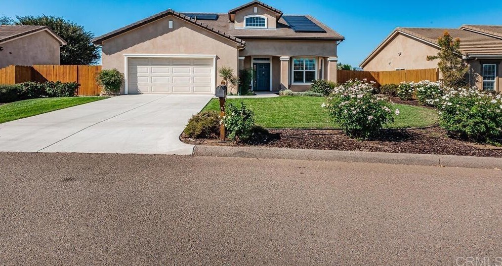 135 Kaden Ct, Fallbrook, CA 92028-2372