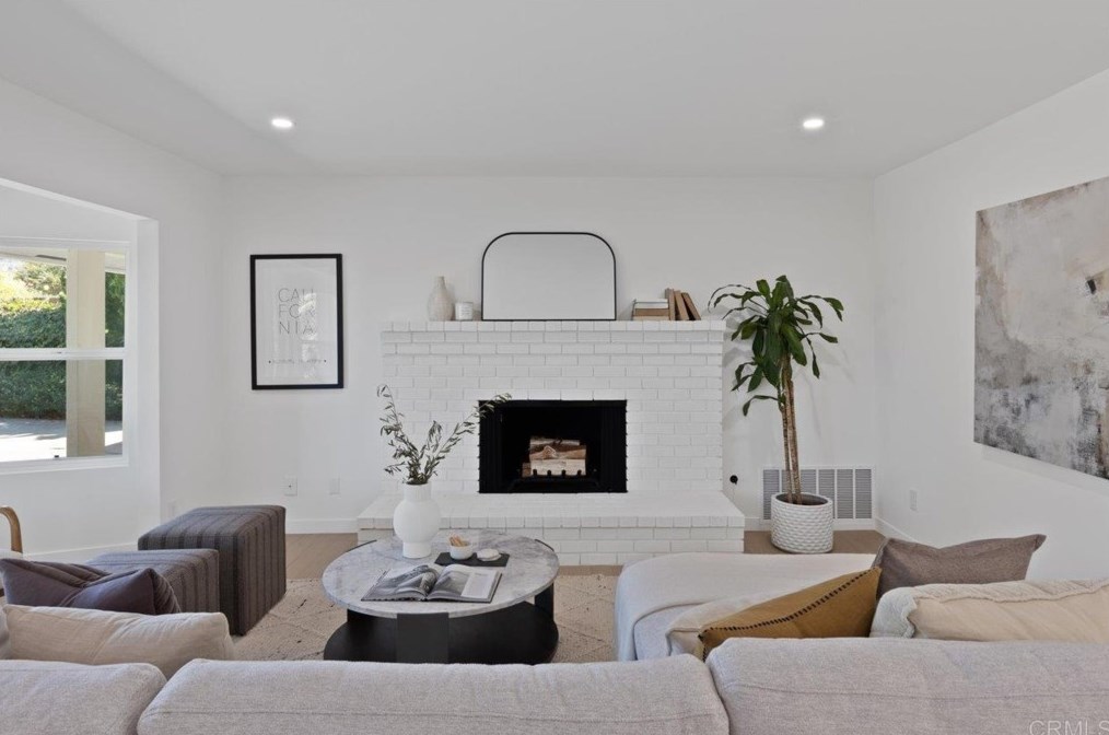 1615 Elm Dr, Vista, CA 92084