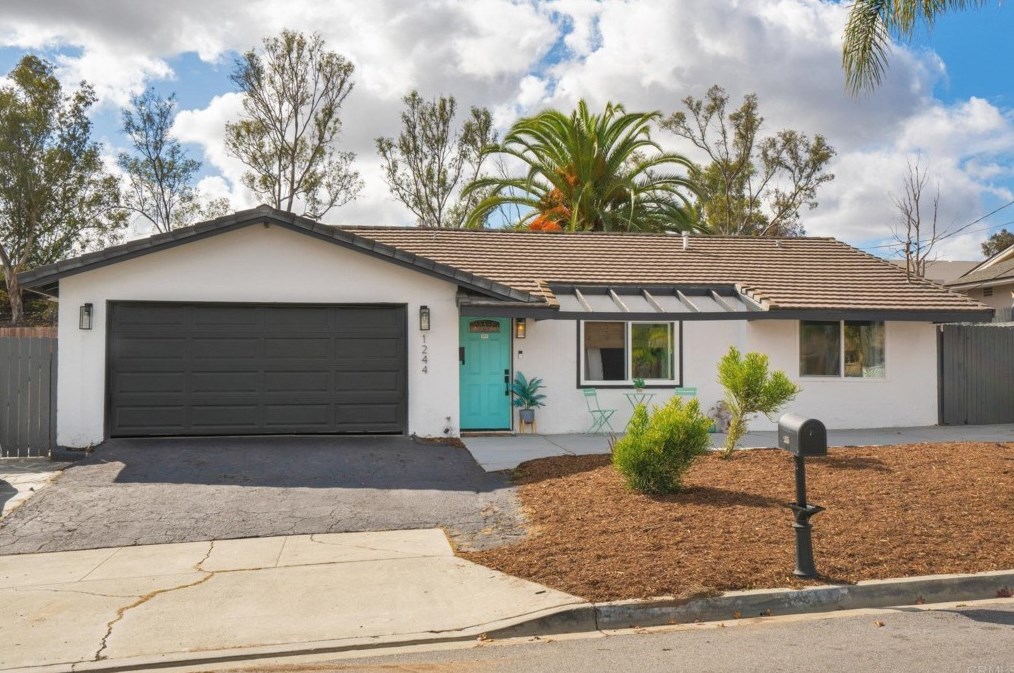 1244 Waxwing Dr, Vista, CA 92083