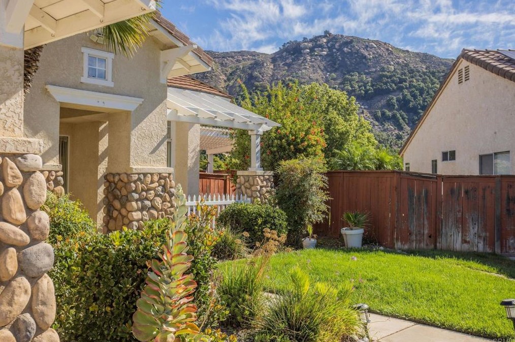 4895 Lake Shore Pl, Fallbrook CA  92028-7827 exterior