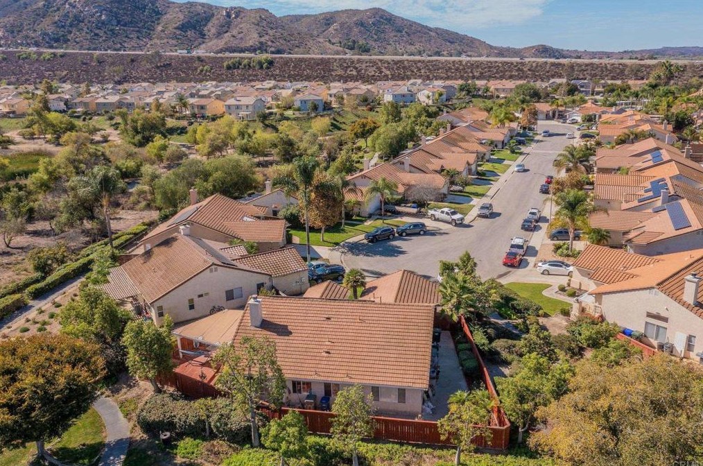 4895 Lake Shore Pl, Fallbrook CA  92028-7827 exterior