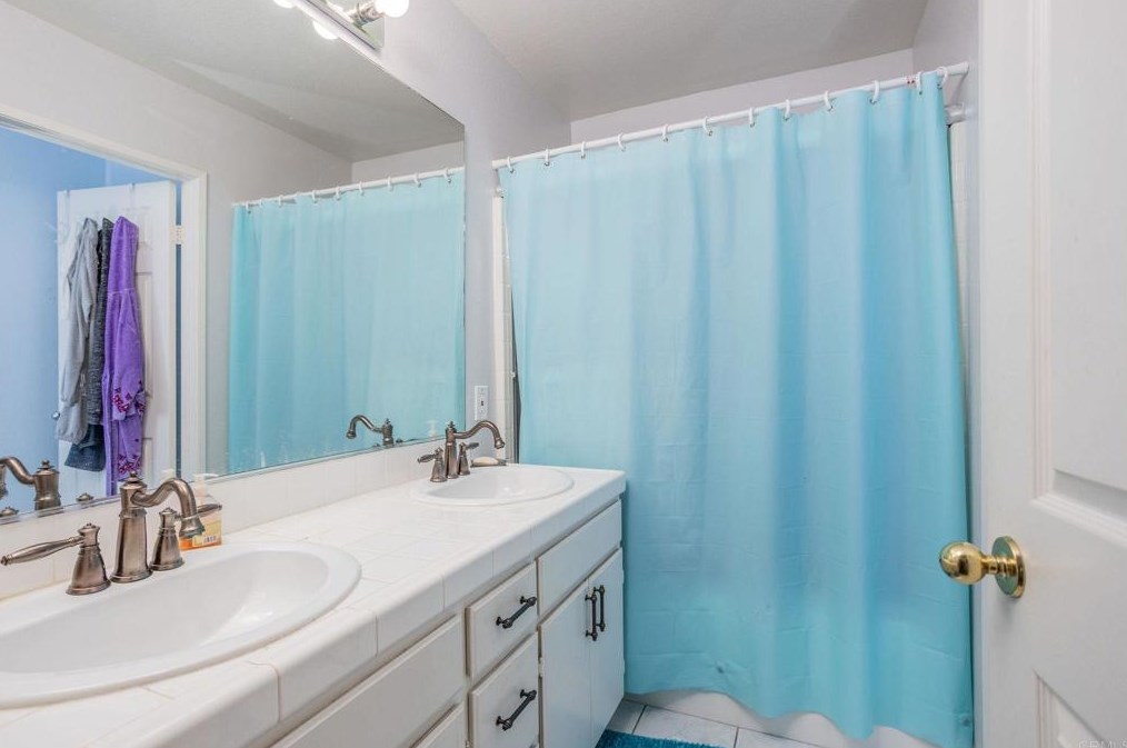 4895 Lake Shore Pl, Fallbrook CA  92028-7827 exterior