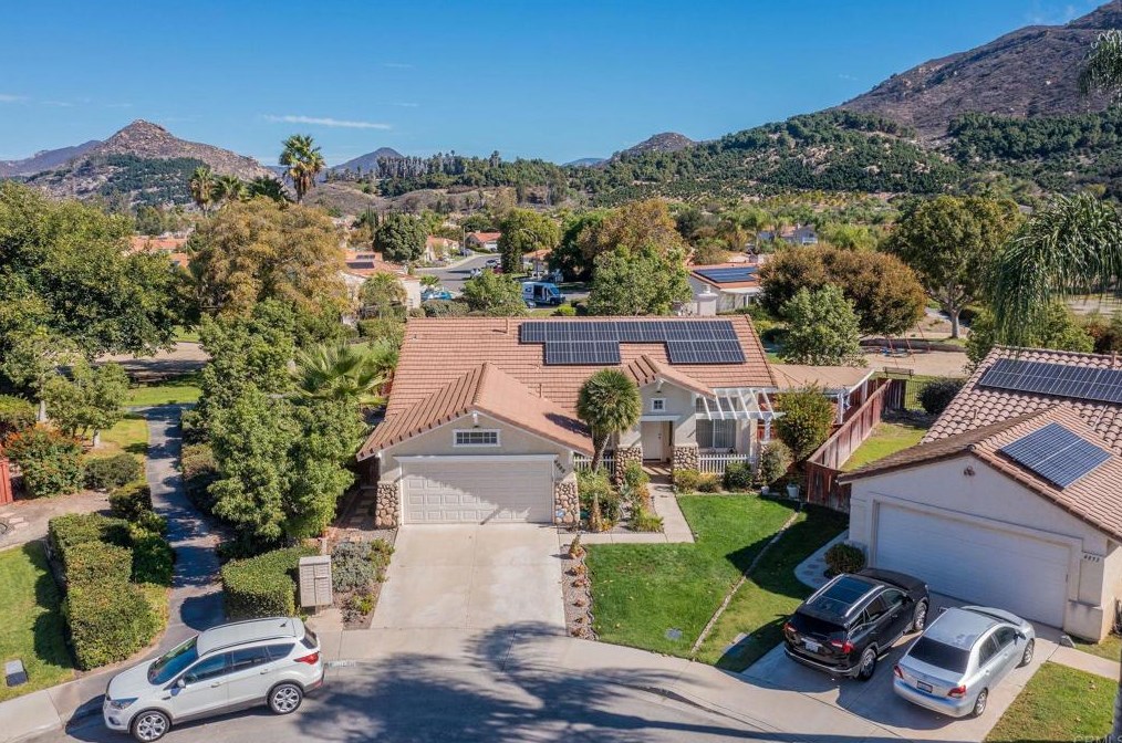 4895 Lake Shore Pl, Fallbrook CA  92028-7827 exterior