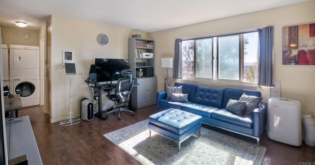 1637 Helix St, Spring Valley CA  91977-6672 exterior