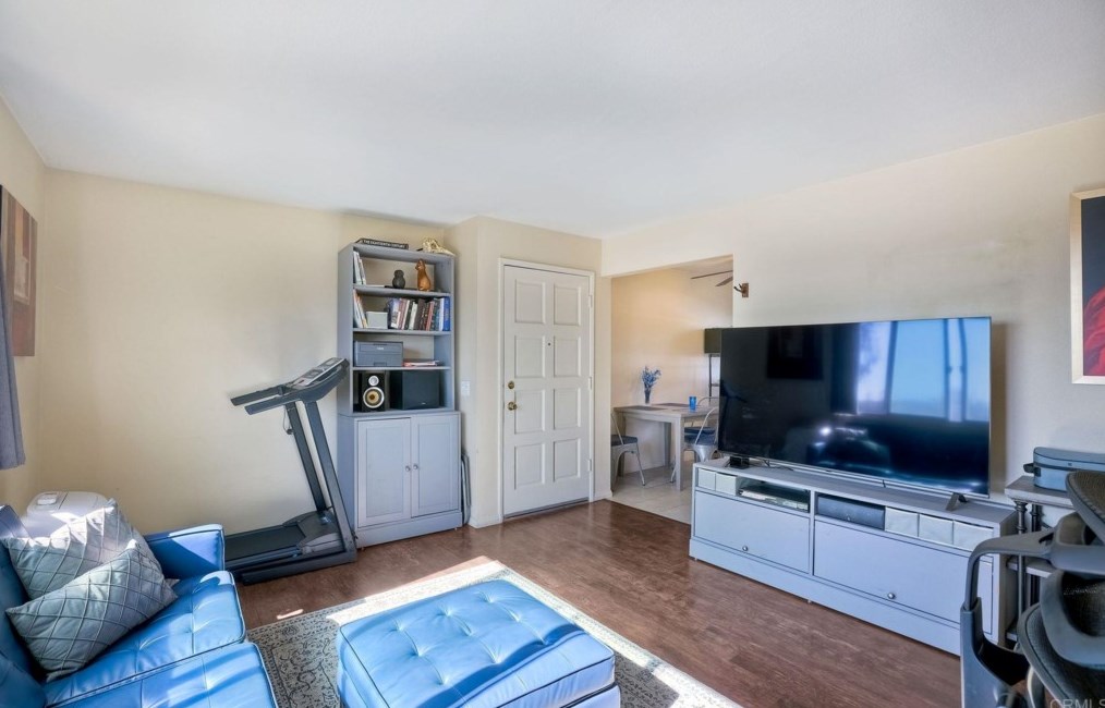 1637 Helix St, Spring Valley CA  91977-6672 exterior