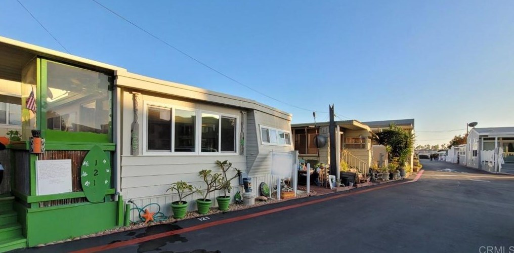 900 N Cleveland St #121, Oceanside, CA 92054