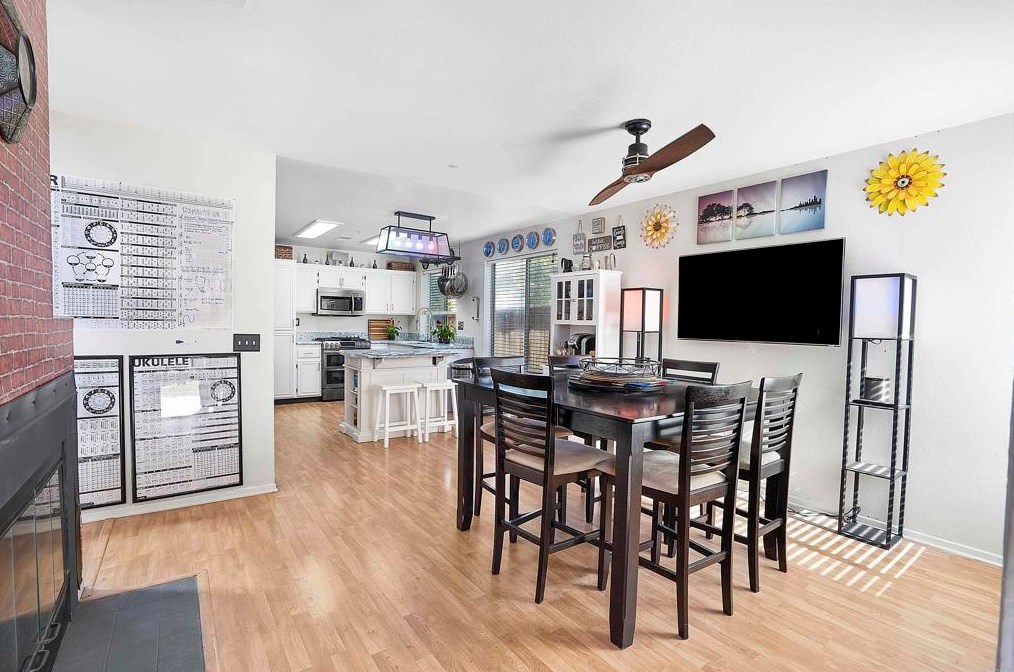 107 Silvercreek Dr, Santee CA  92071-6908 exterior