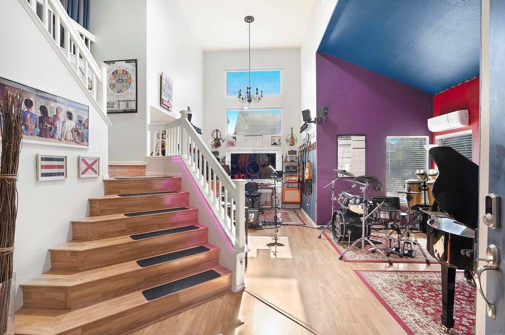 107 Silvercreek Dr, Santee CA  92071-6908 exterior