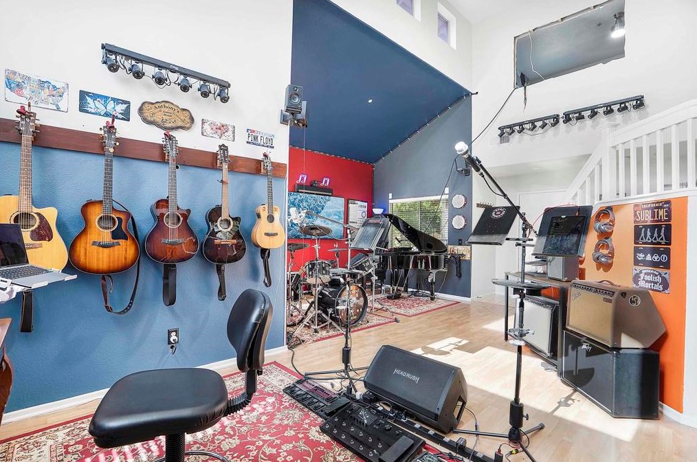 107 Silvercreek Dr, Santee CA  92071-6908 exterior