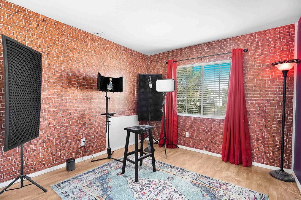 107 Silvercreek Dr, Santee CA  92071-6908 exterior