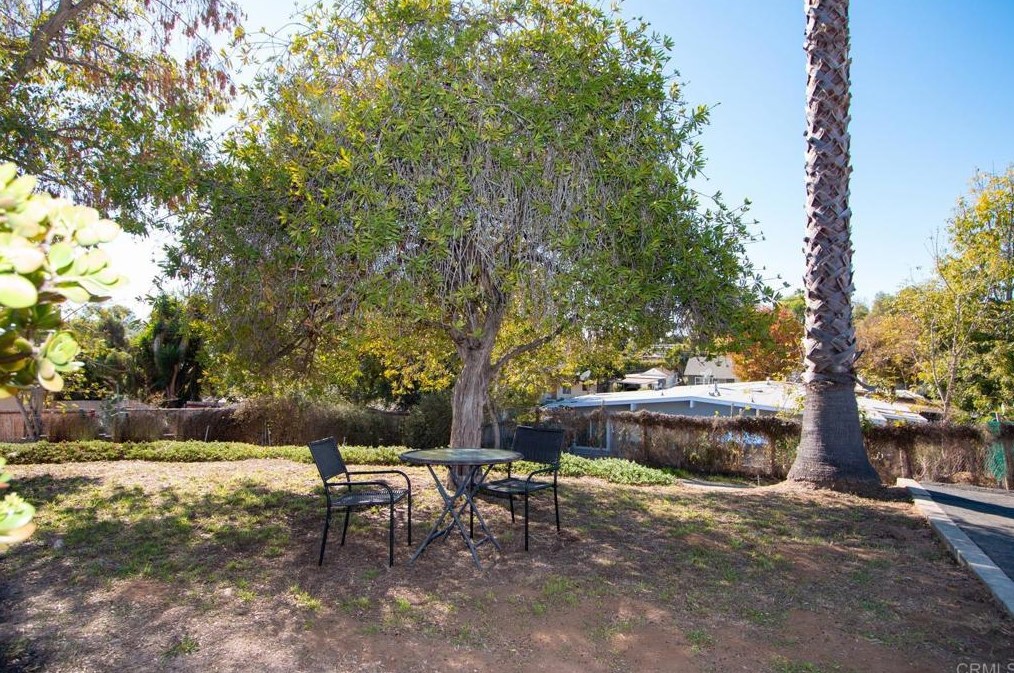 205 Plymouth Dr, Vista, CA 92083