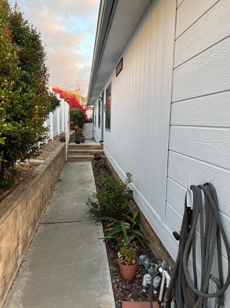 625 Via Santa Cruz, Vista, CA 92081