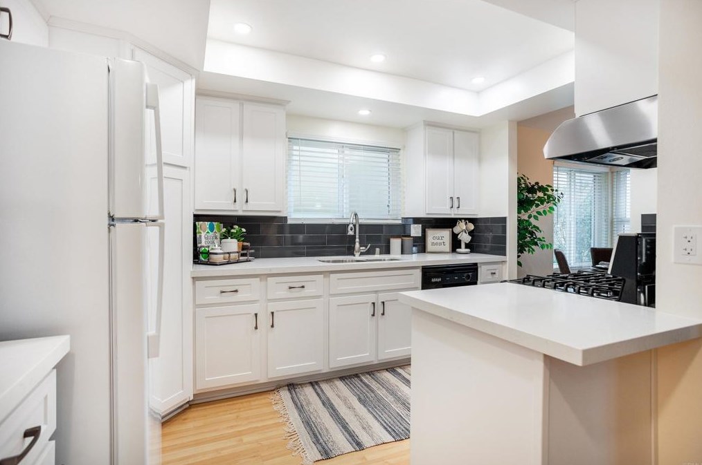 13815 Johannesberg Dr, Poway, CA 92064-4760