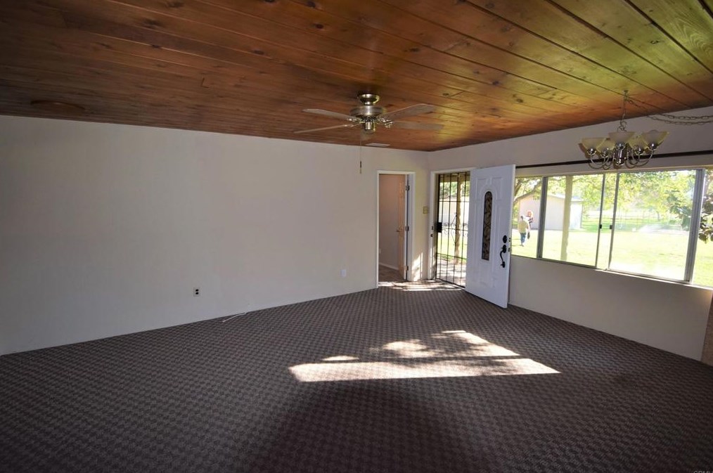 425 Leclair Ln, Escondido, CA 92026-8843