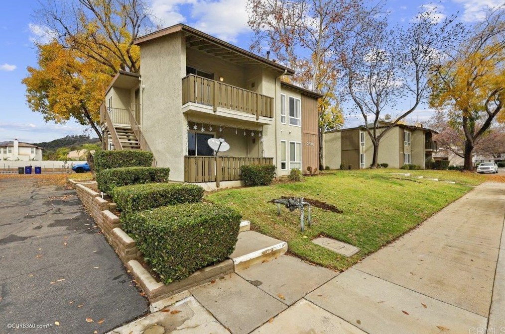2536 White Oak Pl, Escondido, CA 92027-2861