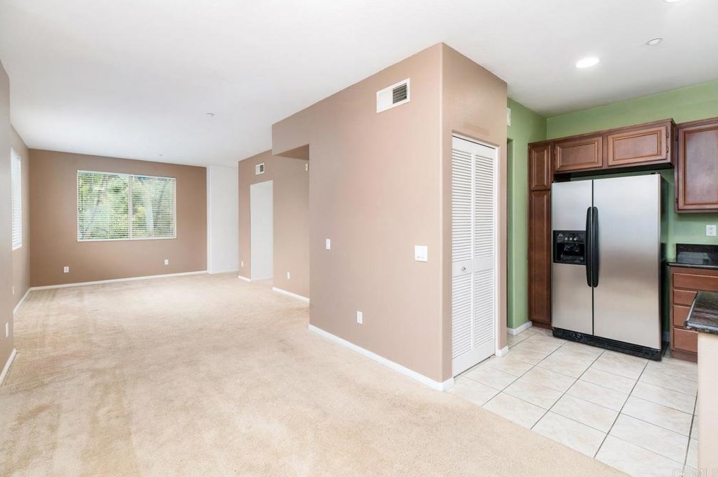 2525 Cranston Dr, Escondido, CA 92025-7381