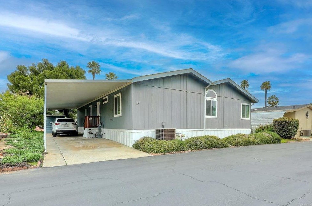 4650 Dulin Rd #17, Fallbrook, CA 92028