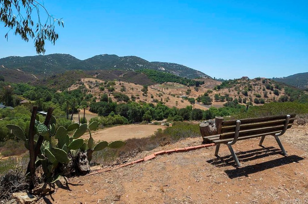 28537 Twin Oaks Valley Rd, Vista, CA 92084