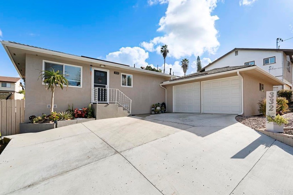 332 Avalon Dr, Vista, CA 92084