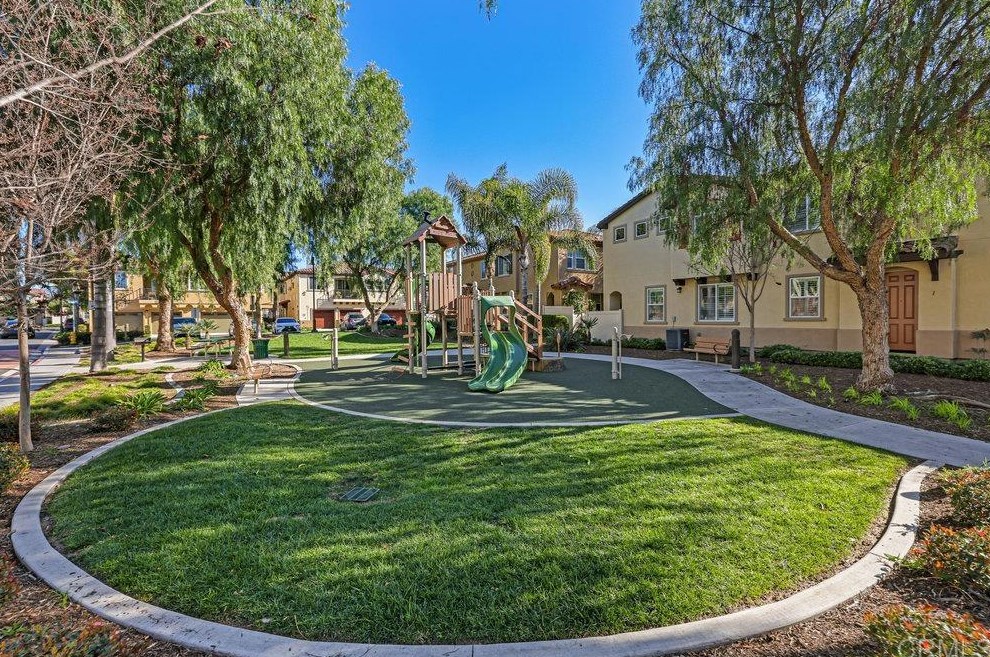 1665 Toledo Way, Chula Vista CA  91913-2550 exterior