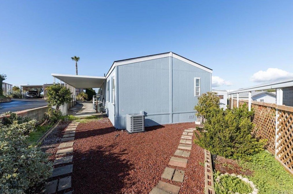 211 Citrus Ave, Escondido CA  92027-3435 exterior