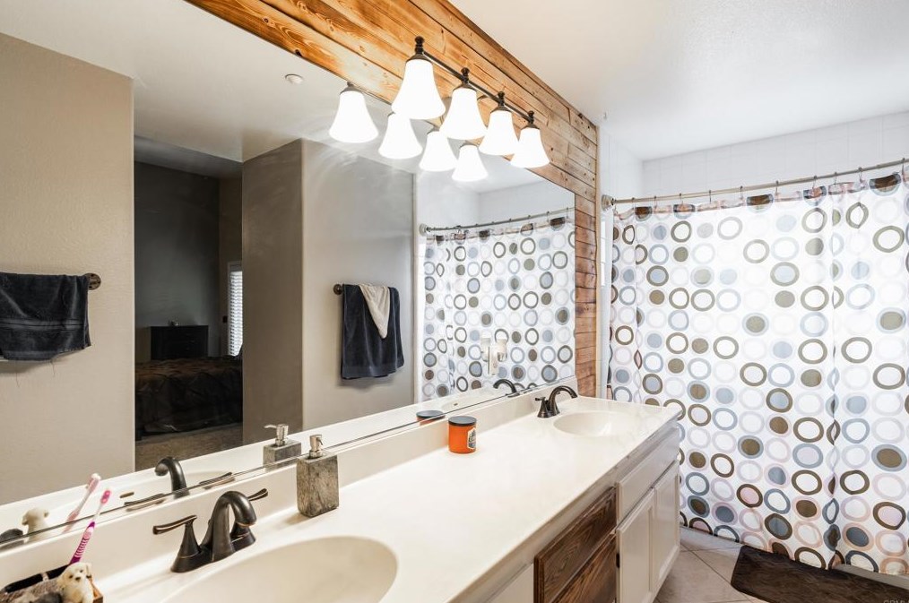 169 Shelby Ln, Fallbrook CA  92028-2722 exterior