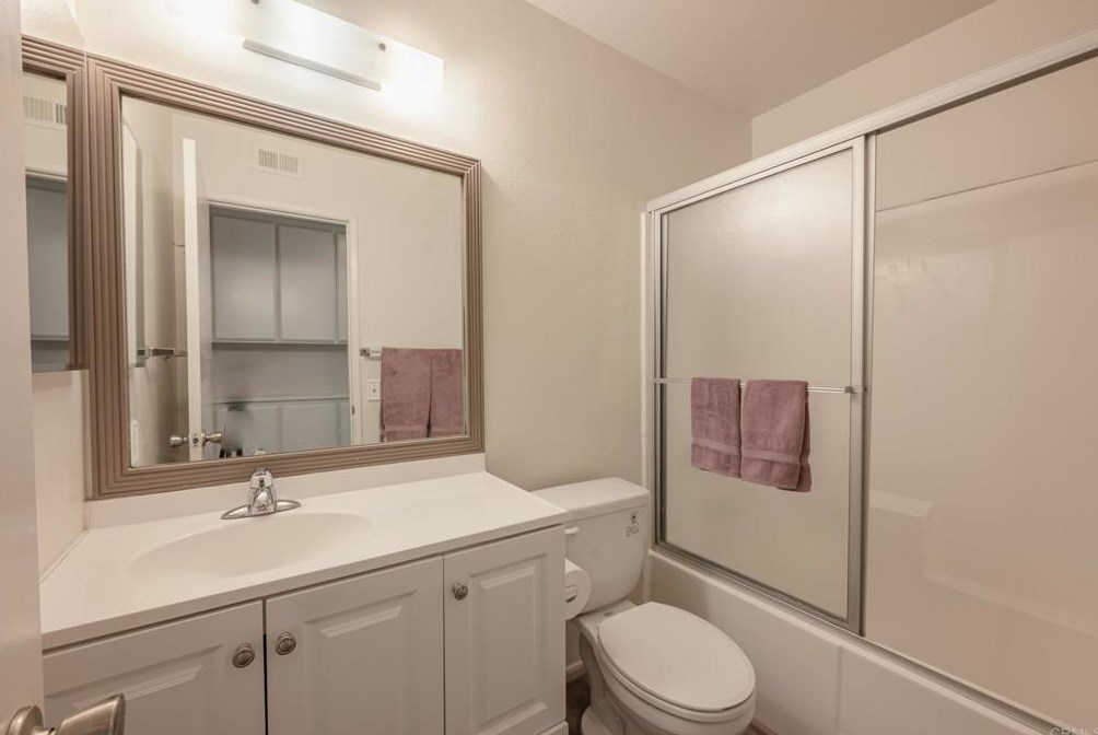 464 Nantucket Gln, Escondido CA  92027-2761 exterior