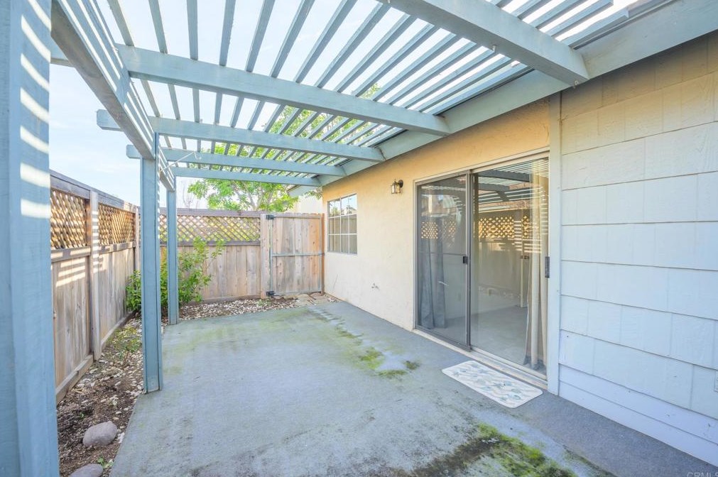 464 Nantucket Gln, Escondido CA  92027-2761 exterior