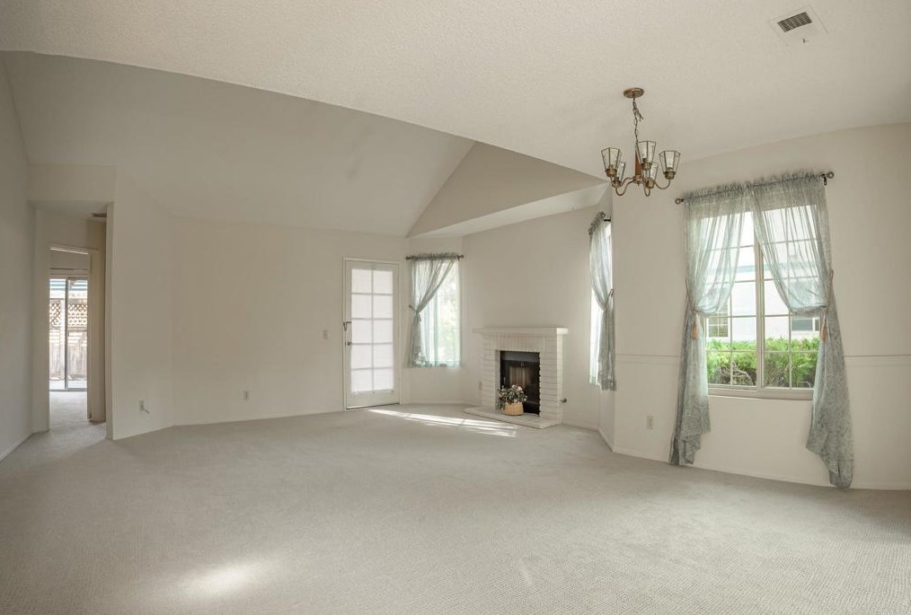 464 Nantucket Gln, Escondido CA  92027-2761 exterior