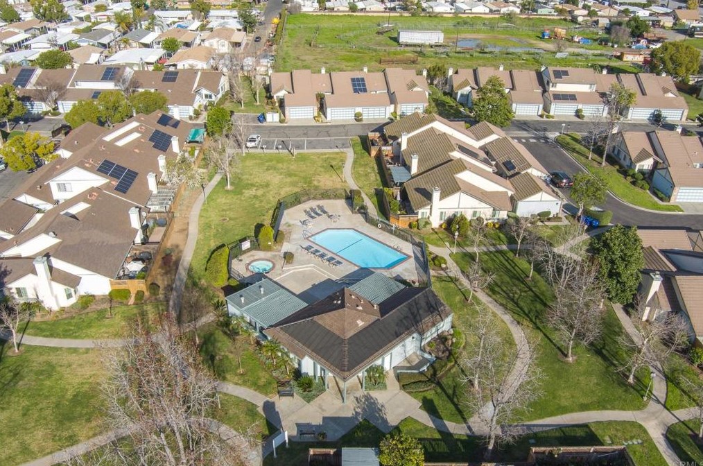 464 Nantucket Gln, Escondido CA  92027-2761 exterior