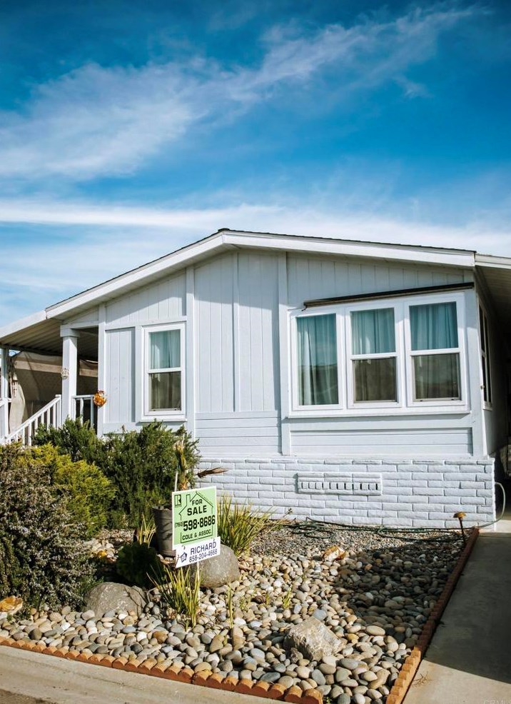200 S Emerald Dr #61, Vista, CA 92081