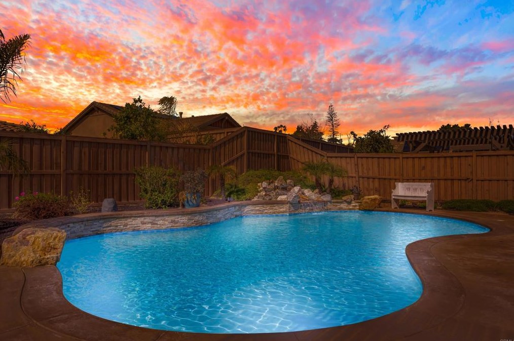 2073 James Gaynor St, Fallbrook, CA 92028
