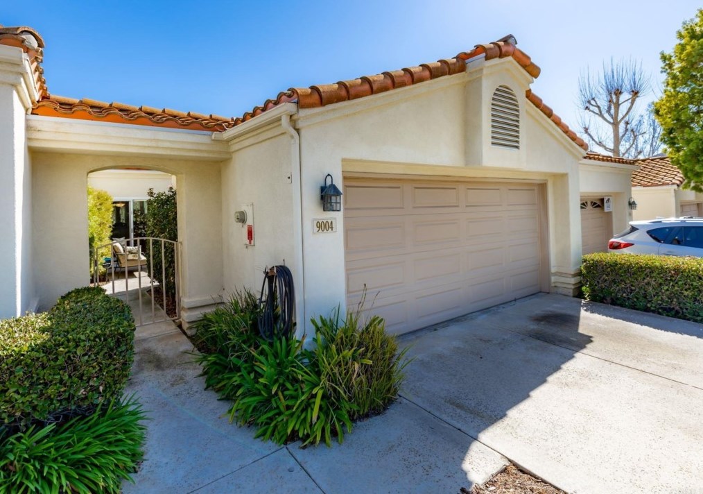 9004 Circle R Oaks Ln, Escondido, CA 92026-5926