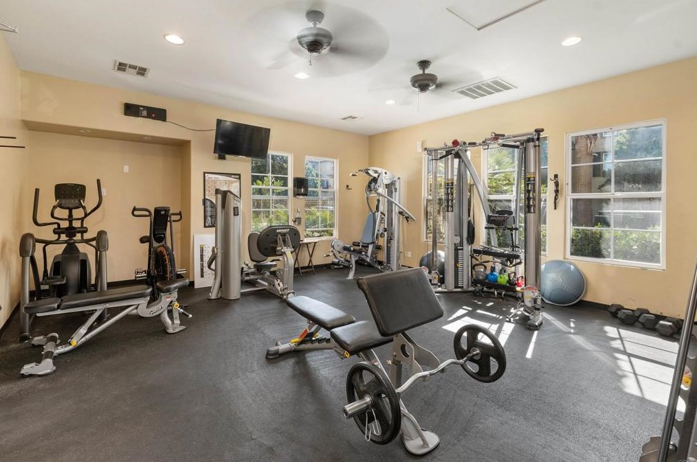 1886 Caminito Treviana, Chula Vista CA  91913-3924 exterior