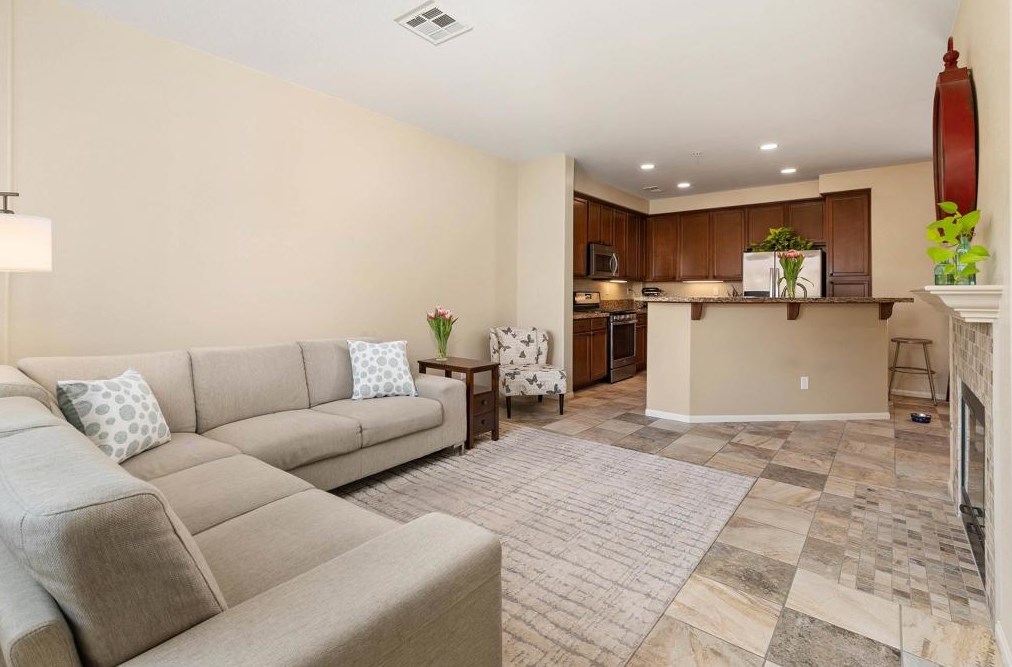 1886 Caminito Treviana, Chula Vista CA  91913-3924 exterior