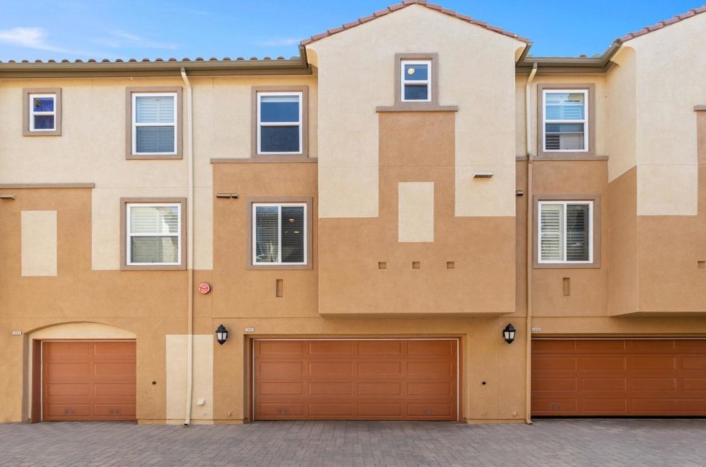 1886 Caminito Treviana, Chula Vista CA  91913-3924 exterior