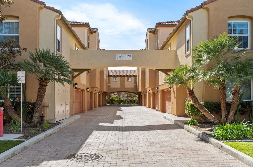 1886 Caminito Treviana, Chula Vista CA  91913-3924 exterior