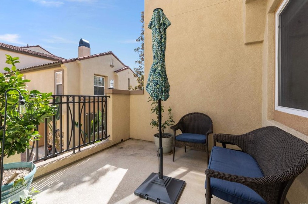 1886 Caminito Treviana, Chula Vista CA  91913-3924 exterior
