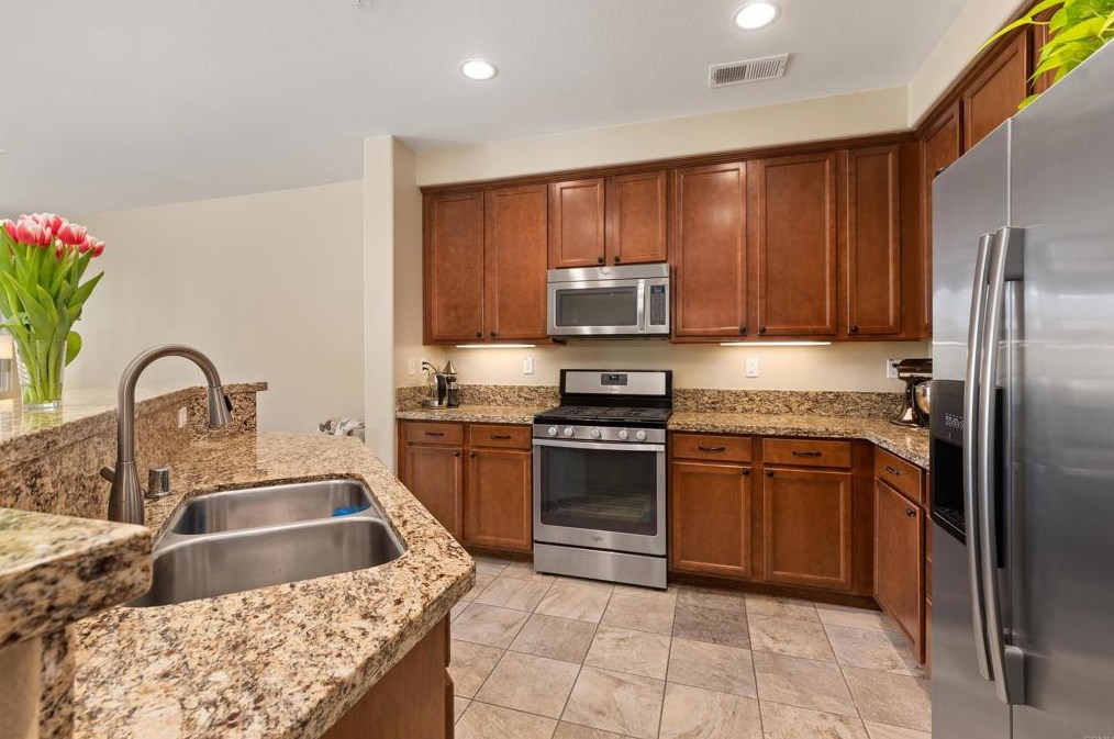 1886 Caminito Treviana, Chula Vista CA  91913-3924 exterior