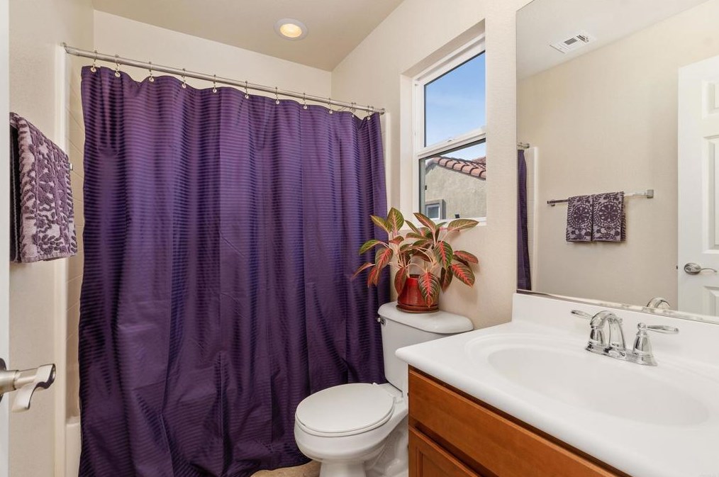 1886 Caminito Treviana, Chula Vista CA  91913-3924 exterior