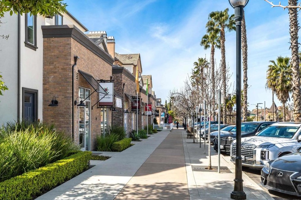 1886 Caminito Treviana, Chula Vista CA  91913-3924 exterior
