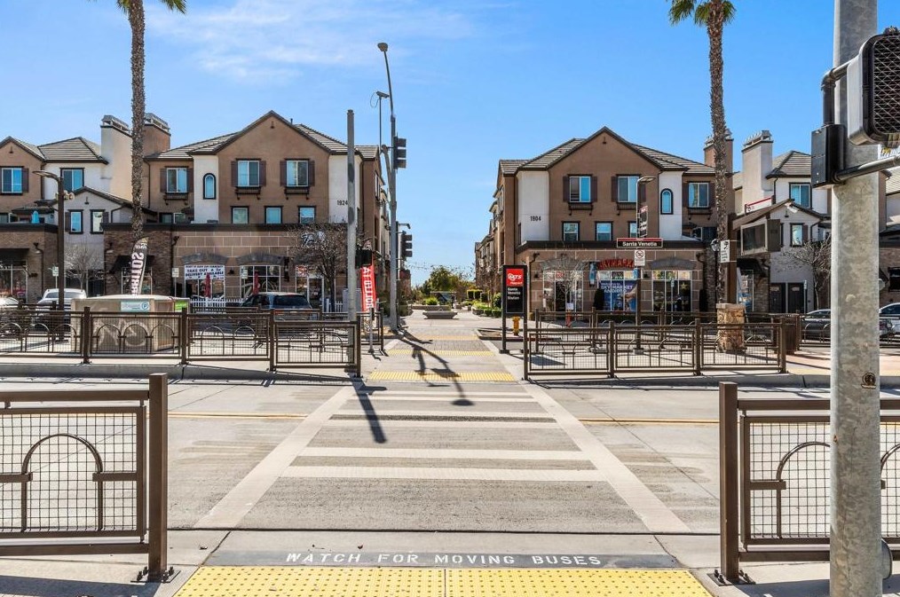 1886 Caminito Treviana, Chula Vista CA  91913-3924 exterior