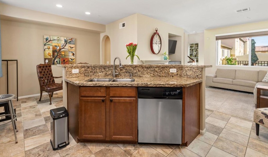 1886 Caminito Treviana, Chula Vista CA  91913-3924 exterior