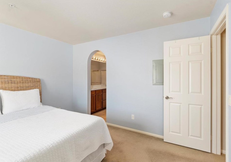 1886 Caminito Treviana, Chula Vista CA  91913-3924 exterior