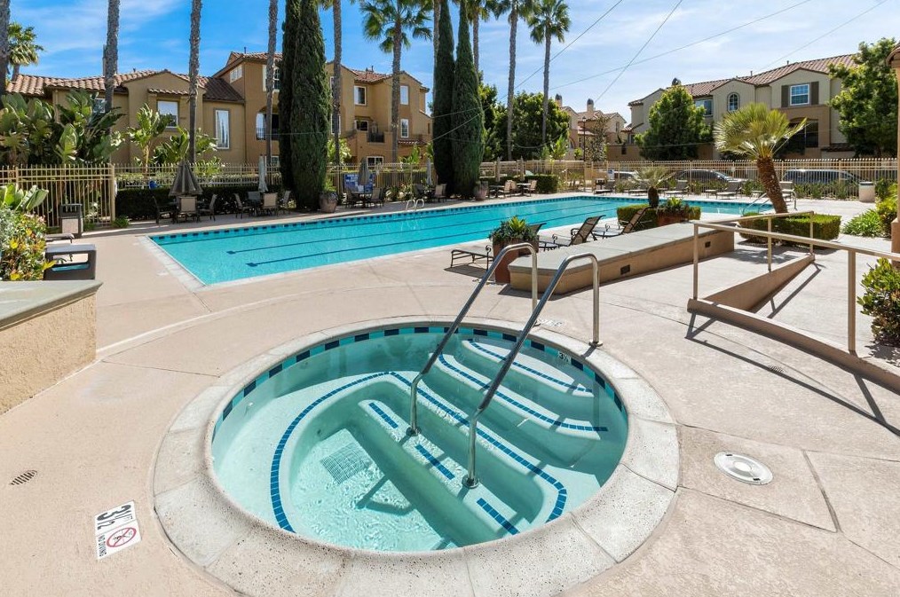 1886 Caminito Treviana, Chula Vista CA  91913-3924 exterior