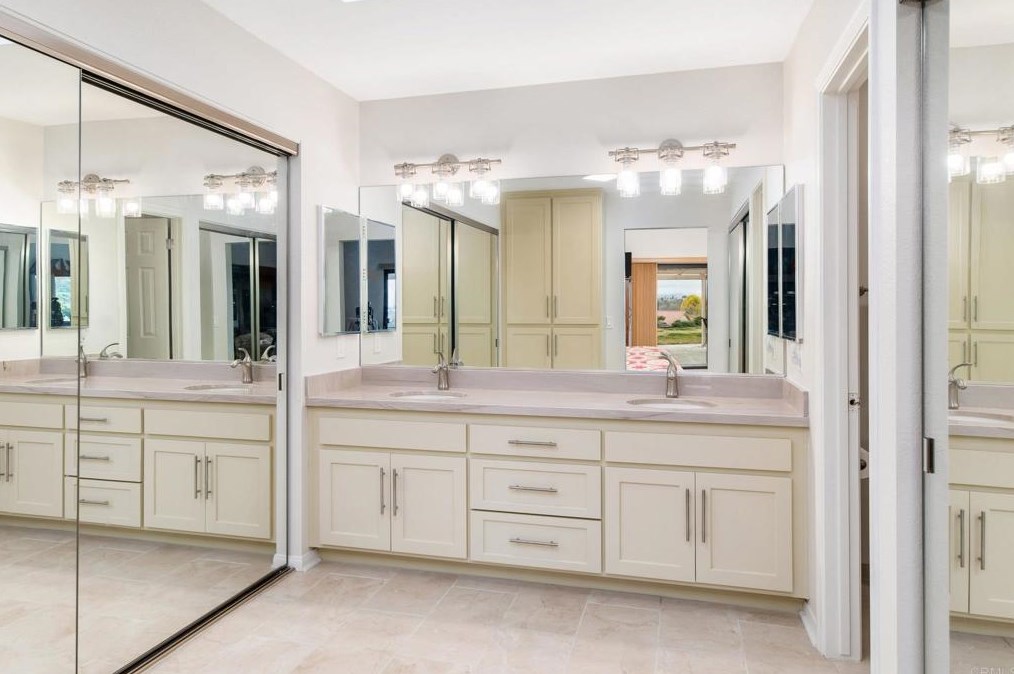 1039 Ridge Heights Dr, Fallbrook CA  92028-3672 exterior