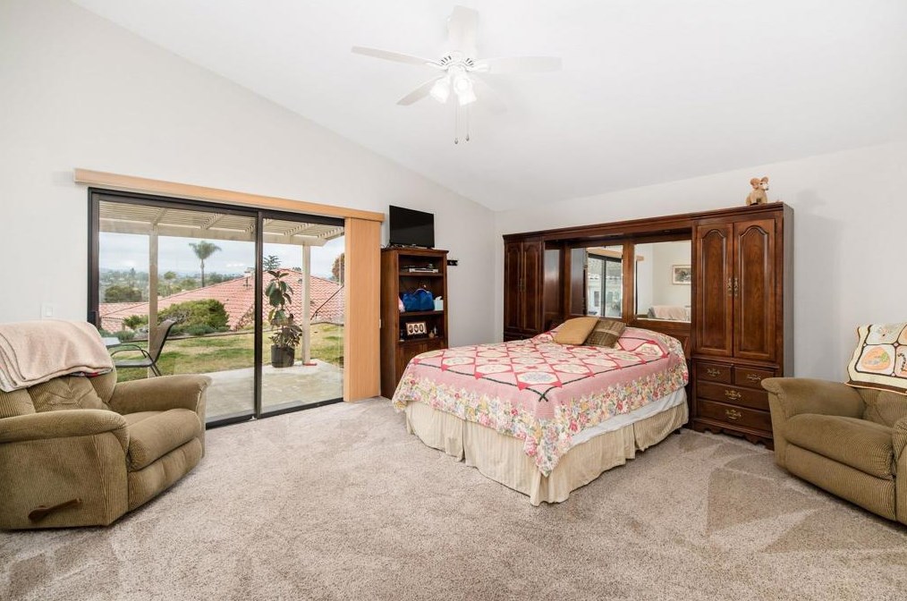 1039 Ridge Heights Dr, Fallbrook CA  92028-3672 exterior