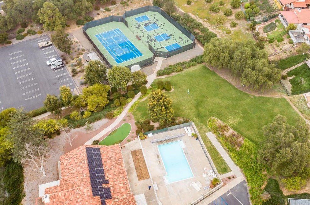 1039 Ridge Heights Dr, Fallbrook CA  92028-3672 exterior